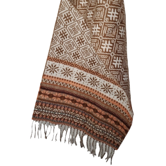 BETTER THAN CASHMERE Patterened Scarf - Picture 6 of 6